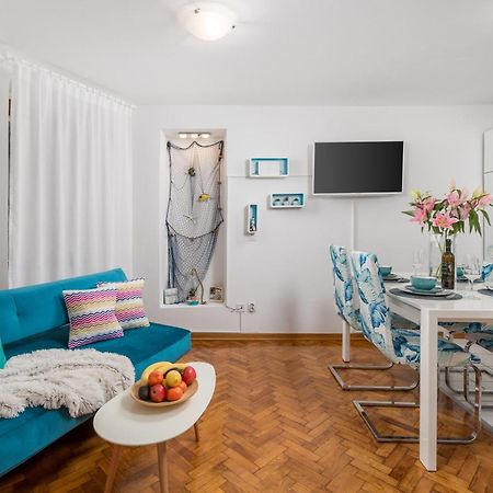 Sorgenfrei Apartment ロヴィニ エクステリア 写真