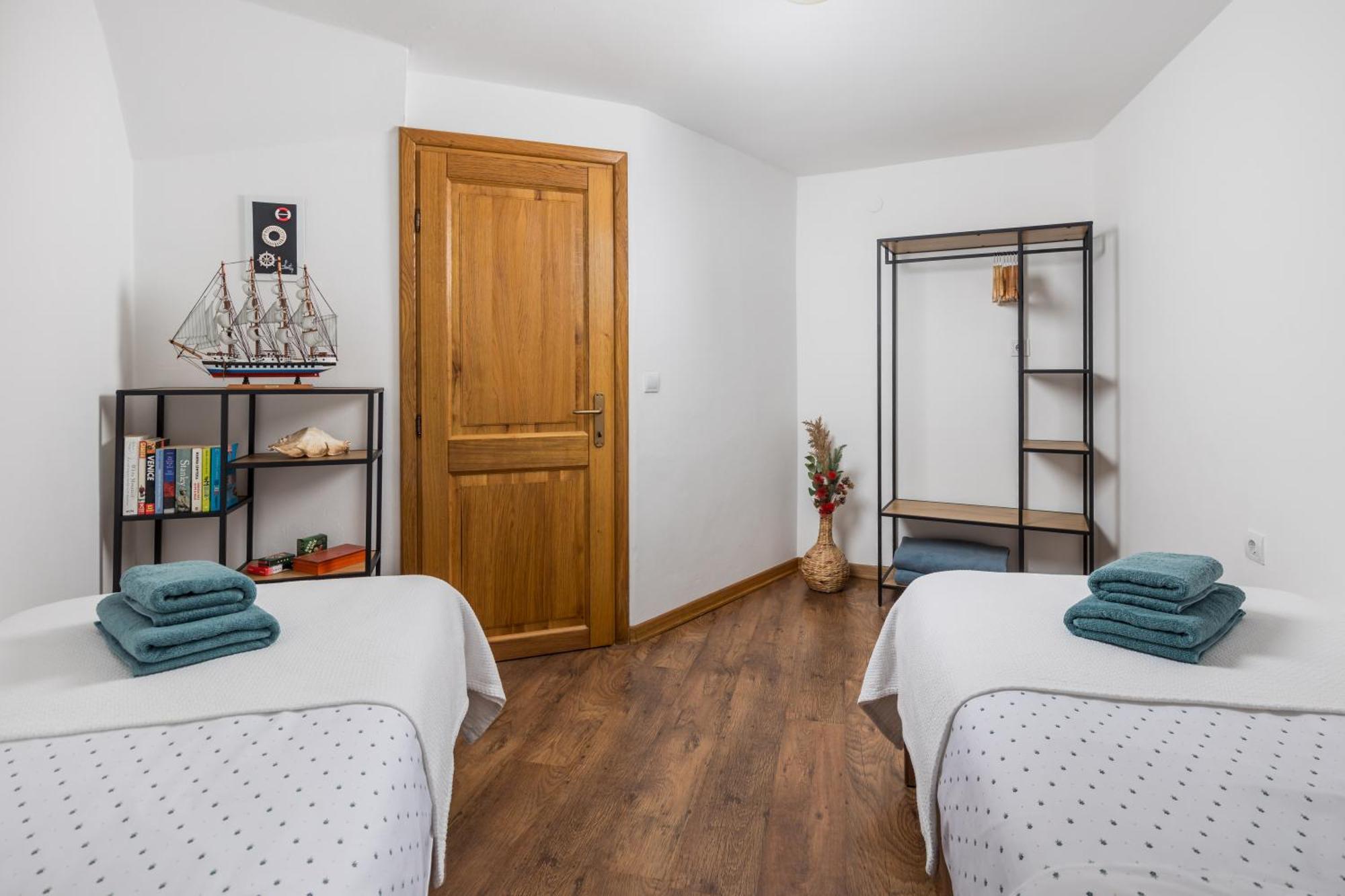 Sorgenfrei Apartment ロヴィニ エクステリア 写真
