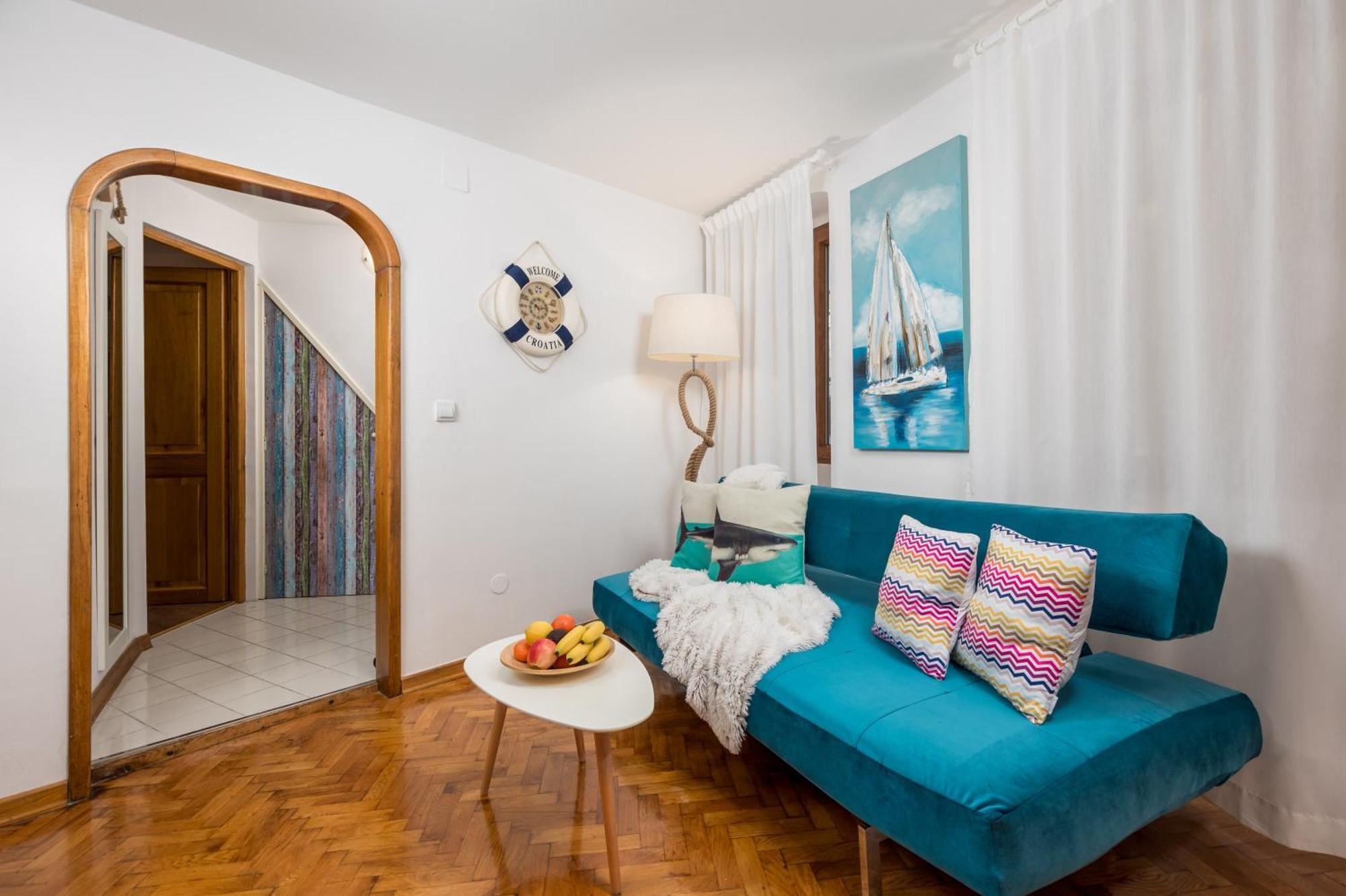 Sorgenfrei Apartment ロヴィニ エクステリア 写真