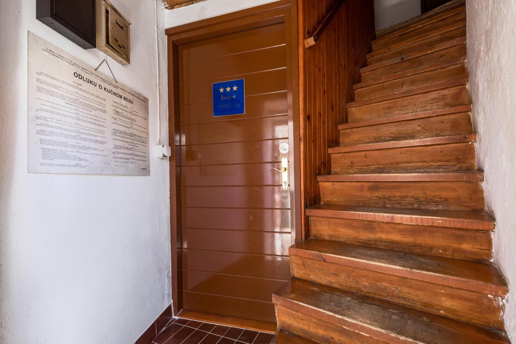 Sorgenfrei Apartment ロヴィニ エクステリア 写真