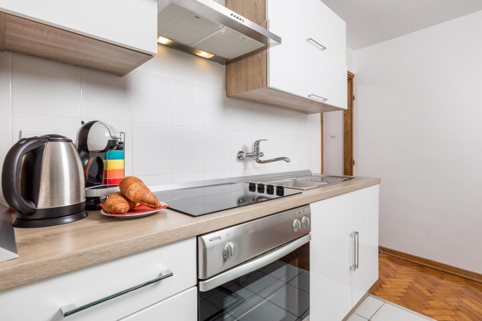 Sorgenfrei Apartment ロヴィニ エクステリア 写真